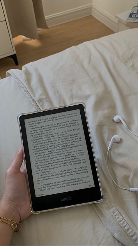 Amazon Kindle Aesthetic, Kindle Hacks, Kindle Aesthetic, Reading Motivation, Books Aesthetic, Loose Ends, Kindle Paperwhite, Ebook Reader, Book Stuff