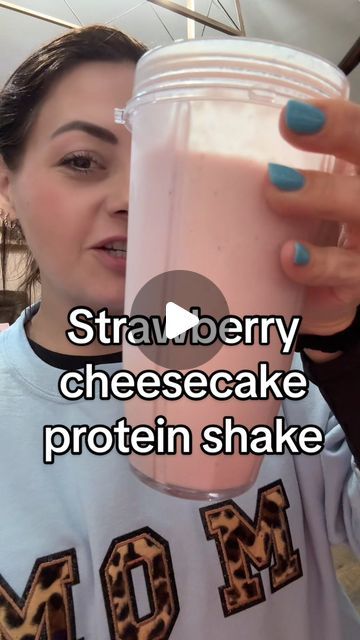 Courtney | VSG Journey on Instagram: "Clean simple eats strawberry cheescake protein shake 🍓" Jello Protein, Bariatric Protein Shakes, Protien Shake Recipes, Strawberry Shake Recipe, Vanilla Drinks, Protein Drink Recipes, Premier Protein Shakes, Clean Simple Eats, Healthy Protein Shakes