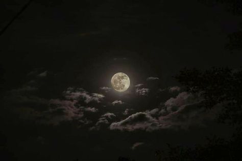 트위터 헤더, Lunar Witch, Night Sky Moon, Moon Clouds, Moon Wallpaper, The Moon Is Beautiful, Look At The Moon, Moon Pictures, Star Background