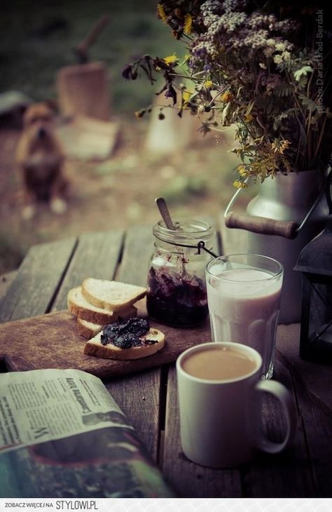 coffee time :) Coffee Bread, Our Daily Bread, Life Ideas, A Cup Of Coffee, Daily Bread, Coffee Cafe, Coffee Love, Simple Pleasures, Coffee Addict