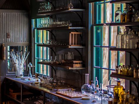 Thomas Edison's lab...what a dream this would be for our son. OK..and me too :) Wizard Workshop, Science Room, Laboratory Design, Desk Inspiration, Vintage Medical, Fort Myers Florida, Science Lab, Learning Spaces, Fort Myers