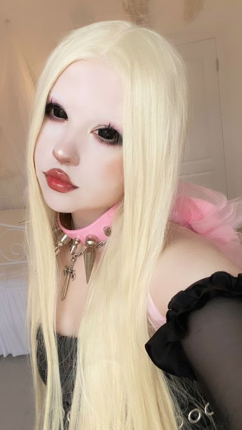 Morute Makeup, Goth Doll Makeup, Creepy Cute Makeup, Doll Makeup Look, Cute Doll Makeup, Creepy Doll Makeup, Fashion Show Makeup, Alien Makeup, Creepy Makeup