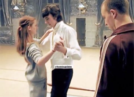 Cast Behind The Scenes, Matthew Lewis, Hp Harry Potter, Behind The Scenes Photos, Neville Longbottom, Harry Potter Images, Harry Potter Artwork, Bonnie Wright, Harry Potter Actors