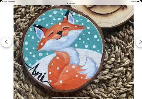 Fox Christmas Ornament, Cute Painted Ornaments, Christmas Wood Paintings, Painting On Wood Ideas, Wood Ornament Ideas, Wood Painted Ornaments, Wood Ornament Painting Ideas, Ornament Painting Ideas, Christmas Wood Slice Ornaments