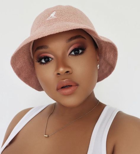 Lungile Thabethe, Beautiful Selfies, 9to5chic Outfits, Maquillage Yeux Cut Crease, Bucket Hat Fashion, Brown Skin Makeup, Soft Glam Makeup, Skin Secrets, Dark Skin Makeup