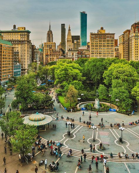 Union square park Union Square Nyc, Nyc Dream, Dream Location, Earth City, York Christmas, East Coast Usa, City Scapes, Nyc Instagram, York Travel