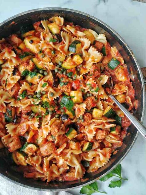 Ratatouille Pasta with Vegan Sausage - Munchmeals by Janet Ratatouille Pasta Recipe, Ratatouille Pasta, Roasted Tomato Pasta, Resep Smoothie, Ratatouille Recipe, Meal Inspiration, Filled Pasta, Cheesy Pasta, Vegan Sausage