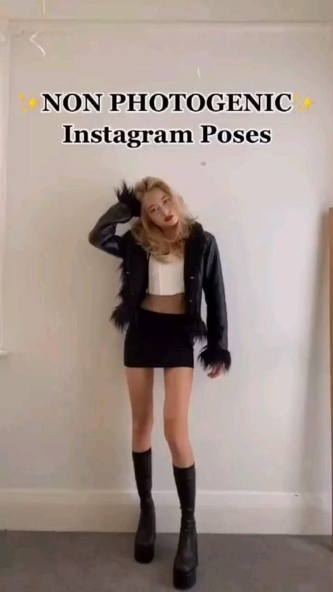 Selfie Poses Instagram At Home, Poses At Home, Pose Mode, Mode Poses, Look 80s, Poses For Instagram, Pose Fotografi, Shotting Photo, Photographie Portrait Inspiration