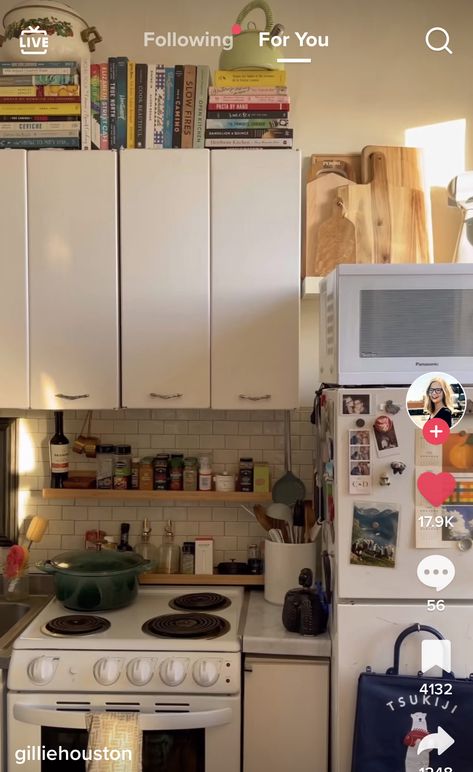 Studio Flat Aesthetic, Dorm Apartment Kitchen, Office And Kitchen Combo, Tiny Kitchen Aesthetic, Kitchenette Aesthetic, Cute Little Apartment Aesthetic, Small Kitchen Aesthetic Apartment, Basic Apartment Kitchen, College Kitchen Aesthetic