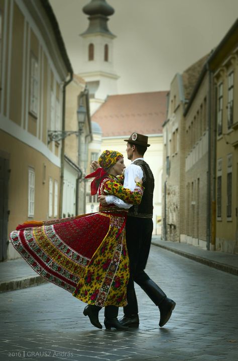 Kalotaszeg Hungarian Culture Aesthetic, Hungary Nature, Hungarian Clothing, Hungarian Culture, Bulgarian Dance Folklore, Hungarian Dance, Braided Chain Stitch, Tapolca Hungary, Character Dance