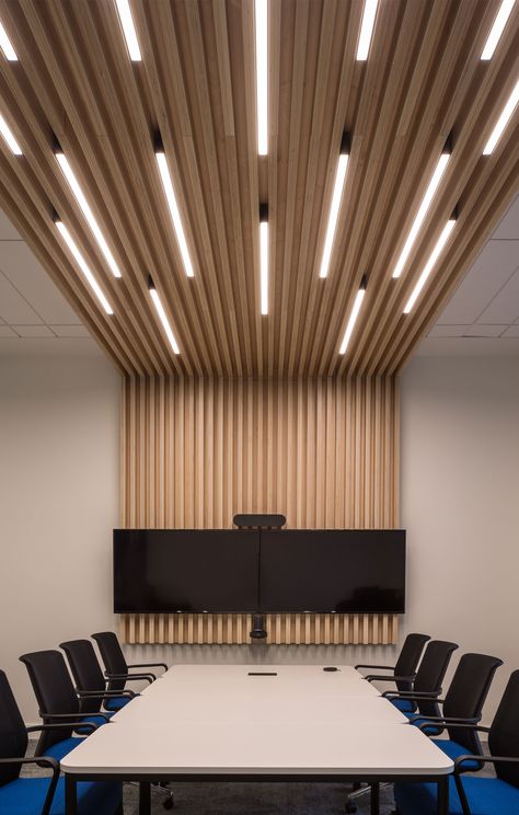 Kalis C/S | Intra lighting Ceiling Light Design Office, Ceiling Panelling Design, Wooden Ceiling Design Office, Office Celling Design Ideas, Office Interior Design Ceiling, Conference Room Lighting Design, Boardroom Ceiling Design, Office Lights Ceiling, Office Lighting Design Ceiling