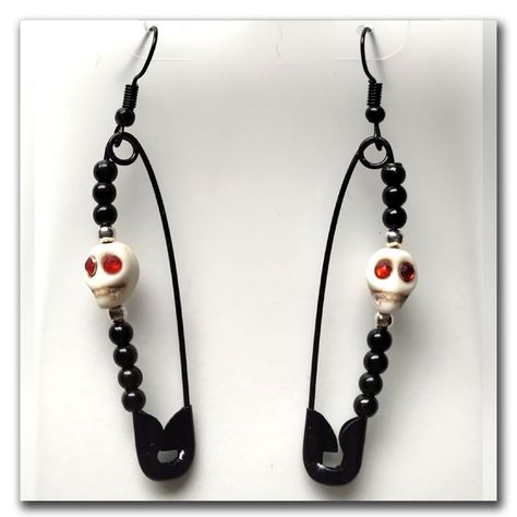 Beetlejuice Jewelry Diy, Diy Goth Earrings, Halloween Jewelry Diy, Halloween Beaded Jewelry, Safety Pin Jewelry, Diy Earrings Easy, Beaded Earrings Diy, Easy Jewelry, Bead Charms Diy