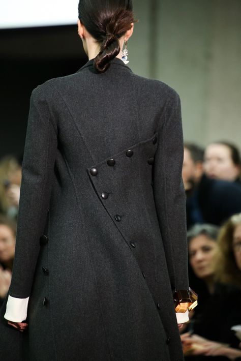 Céline Fall 2014 Ready-to-Wear Fashion Show Details Moda Steampunk, Detail Couture, Madame Gres, Stil Boho, Retro Mode, Clothing Details, Abayas Fashion, Abaya Fashion, Fall 2014