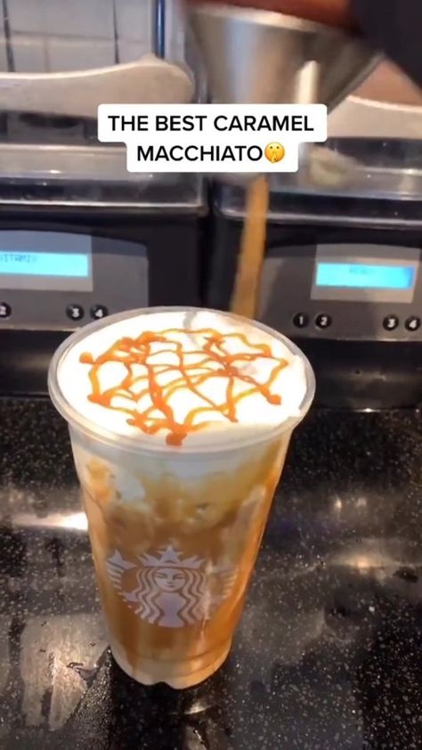 starbucksdrinksig on Instagram: Order a “Venti iced caramel macchiato upside down with sweet cream foam, & extra caramel” 😋 *We’re not sure if the drinks we post are… Starbucks Drinks Videos, Iced Caramel Macchiato Starbucks, Sweet Cream Foam, Refresher Drinks, Starbucks Caramel Drinks, Iced Caramel Macchiato Recipe, Caramel Macchiato Starbucks, Sweet Coffee Drinks, Caramel Macchiato Recipe