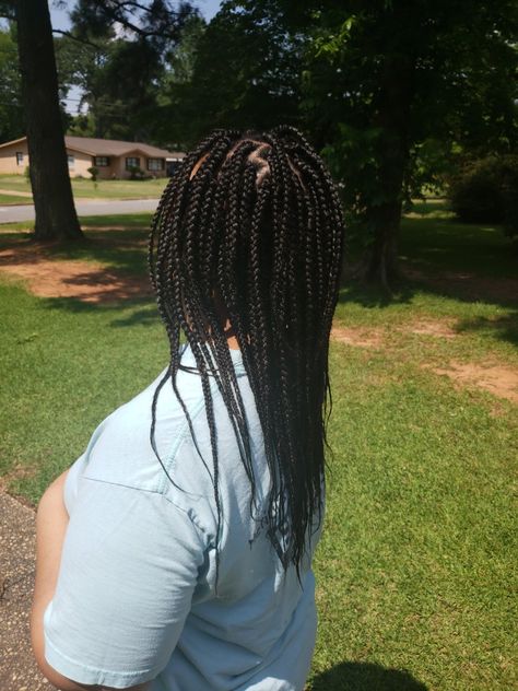 Medium Bra Strap Length Box Braids Box Braids Shoulder Length Medium, Bra Strap Length Box Braids, Bra Length Box Braids, Box Braids Medium Length, Shoulder Length Box Braids, Box Braid Lengths, Jumbo Box Braids Styles, Small Box Braids Hairstyles, Braids Length