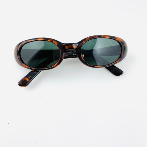 Sunglasses Tortoise Shell, Sunglasses Pouch, Accessory Inspo, Shell Frame, Cool Glasses, Photography Posing Guide, Sunglasses Brand, Nov 6, Oval Sunglasses