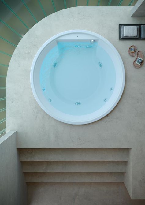 The Round 150 bathtub is a super sleek design that can go with any style of home. What is your favorite bathtub style? Round Jacuzzi, Round Spa, Bathroom View, Jacuzzi Bath, Round Building, 1st House, Shower And Bath, Whirlpool Bath, Outdoor Bath