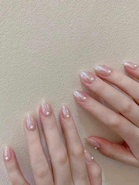 Oval Small Nails, Sheer Gel Nails With Design, Gliterry Nails Design Short, Smol Nails, Unique Short Nails, Opalescent Nails, Hello Nails, Asian Nails, Manicure Gel