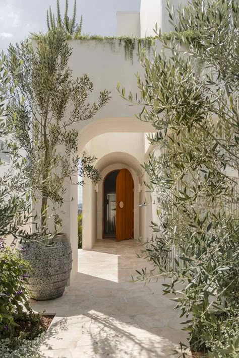 Modern Mediterranean Home, Abi Interiors, Mediterranean Homes Exterior, Mediterranean Interior Design, Contemporary Mediterranean, Spanish Modern, Mediterranean Interior, Mediterranean Villa, Mediterranean Architecture