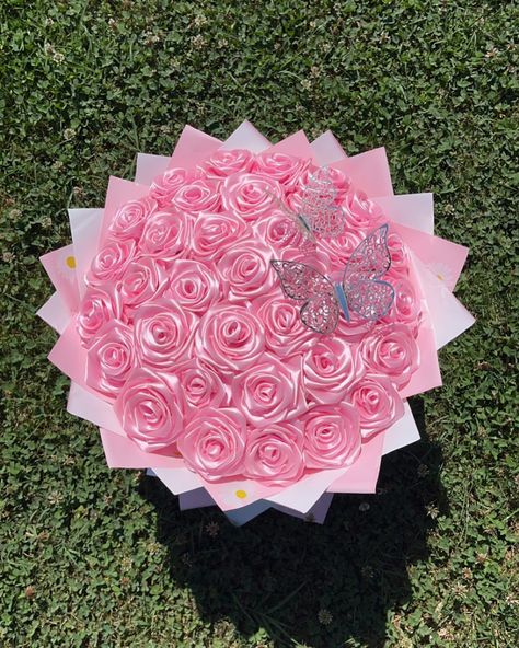 🩷🩷 - - - - - - - - #bouquet #eternalbouquet #ruže #buket #pinkbouquet #rose #ramo Pink Rose Flower Bouquet, Fake Roses Bouquet, Gift Raping, Fake Rose Bouquet, Fake Flowers Bouquet, Fake Flower Bouquet, Pink Rose Flower, Bouquet Ideas, Fake Flower