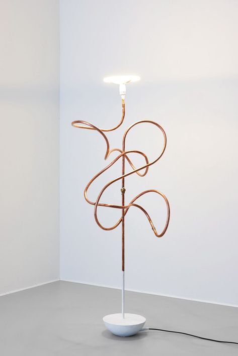 We've written about all sorts of practical things made out of copper pipe and tubing from room dividers to tables.The copper lighting we've posted has been simple, with one or two bends NOT the wonderfully freeform tangles of artist Anna Fasshauer's light sculptures. Which seem, possibly, diy-able. Copper Pipe Lamp, Industrial Lamp Design, Copper Lamp, Concrete Lamp, Copper Tube, Copper Design, Pipe Lighting, Copper Diy, Pipe Furniture