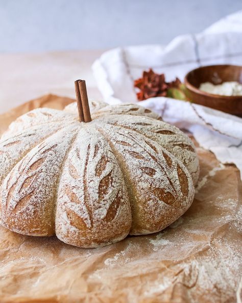 Sourdough Patterns, Scoring Patterns, Berry Ideas, Pumpkin Sourdough, Sourdough Scoring, Thanksgiving Bread, Bread Pumpkin, Bread Scoring, Sourdough Loaf