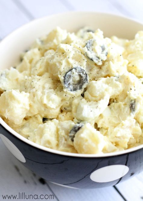 The BEST Potato Salad recipe ever! Homemade Potato Salads, Best Potato Salad Recipe, Potato Salad Recipe Easy, Potatoe Salad, Lil Luna, Potato Salads, Salad Recipes Video, Potato Salad Recipe, Black Olives