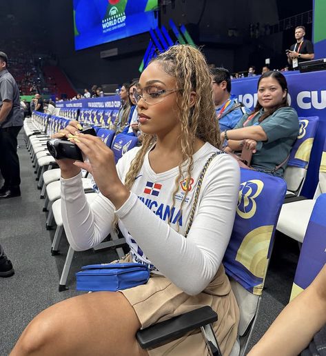 Courtside Fashion, Jordyn Woods Style, Woods Outfit, Written In The Stars, Jordyn Woods, So Proud Of You, Different People, Cindy Kimberly, Fall Fit