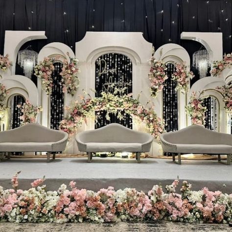 wedding planner in kolkata Event Expertz #wedding #weddingplanner #weddingplanning #decoration Terrace Decor For Engagement, Bridal Makeup Images, Terrace Decor, Makeup Images, Engagement Decorations, Kolkata, Bridal Makeup, Wedding Planner, Wedding Planning