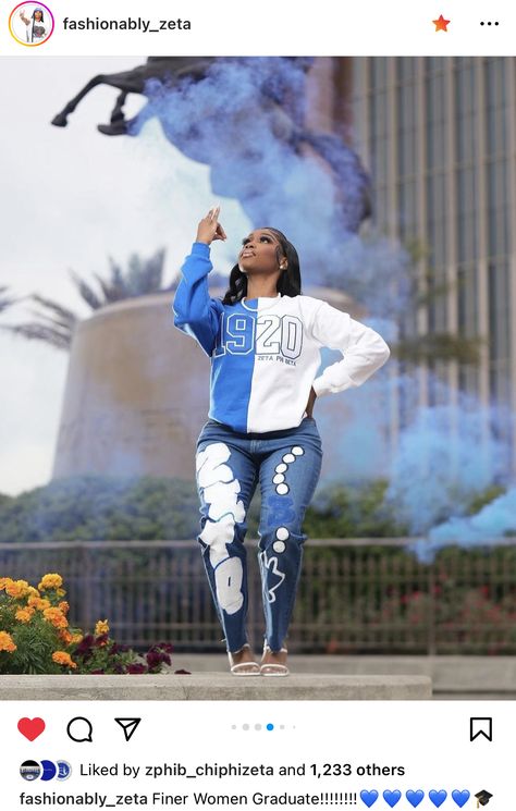 Zeta Graduation Pictures, Zeta Phi Beta Vision Board Ideas, Executive Board Photo Shoot Sorority, Zeta Phi Beta Outfits, Zeta Phi Beta Photoshoot Ideas, Zeta Phi Beta Graduation Pictures, Zeta Phi Beta Photoshoot, Gamma Phi Beta Bid Day, Sorority Photoshoot