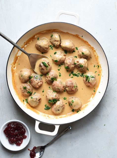 Vegan Swedish Meatballs Beyond Meat, Plant Based Swedish Meatballs, Impossible Ground Beef Recipes Vegan, Impossible Burger Meatballs, Vegan Swedish Meatball Sauce, Beyond Beef Meatballs, Vegan Swedish Meatballs Gravy, Impossible Meatball Recipe, Impossible Meat Recipes Healthy