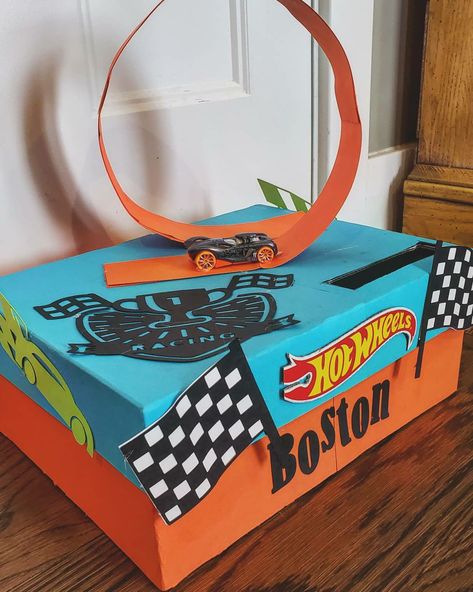 Hotwheels Valentines Boxes Diy, Racecar Valentines Boxes, Cars Valentine Box Ideas, Race Car Valentines Boxes, Hot Wheels Valentine Box Ideas, Hot Wheel Valentine Box Ideas, Car Valentine Box Ideas, Valentines Box For Boys, Hot Wheels Valentine