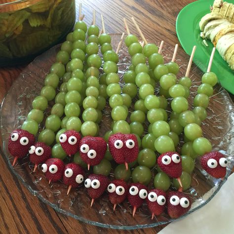 Strawberry/Grape Very Hungry Caterpillar Skewers Hungry Caterpillar Fruit Skewers, Creative Fruit Tray Ideas Food Art, Caterpillar Food Ideas, The Hungry Caterpillar Food, Hungry Caterpillar Food Ideas, Halloween Fruit Platter, Grape Skewers, Hungry Caterpillar Food, Fruit Platter Ideas