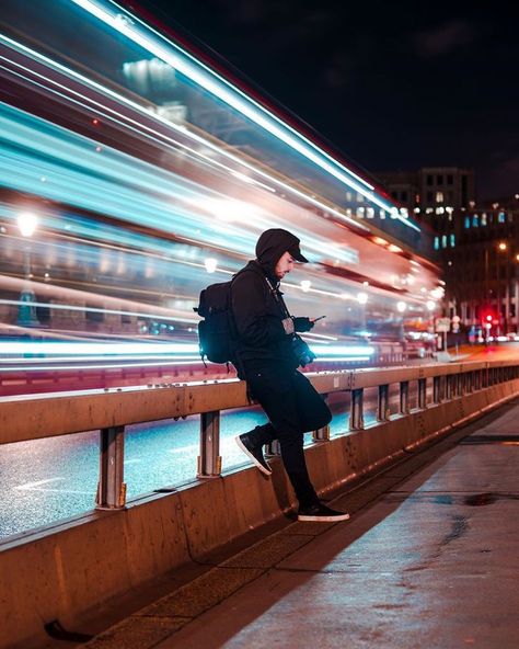 Guy Street Photography, Night Street Photoshoot Men, Street Photography Ideas Men, Cinematic Street Photography, Night Street Photography Portrait, Lowlight Photoshoot, Night Photoshoot Men, Phography Inspiration, Night Photography Men