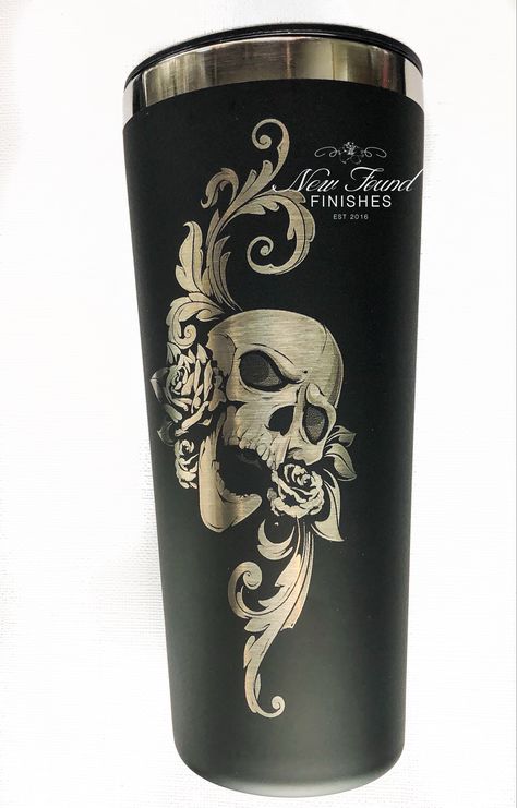 Laser etched floral skull design on 22 ounce matte black powder coated tumbler. Customized Yeti Tumblers, Ideas For Tumblers, Vaso Yeti, Dremel Art, Etched Glass Vinyl, Decals For Tumblers, Tumblers Ideas, Etching Ideas, Engraved Tumblers