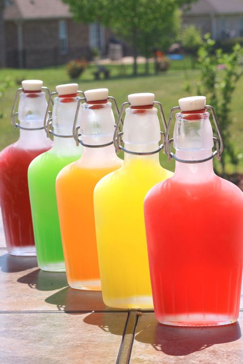 Skittle Vodka, Skittles Vodka, Vodka Gummy Bears, Glace Fruit, Flavored Alcohol, Homemade Liquor, Vodka Brands, Moonshine Recipes, Vodka Recipes