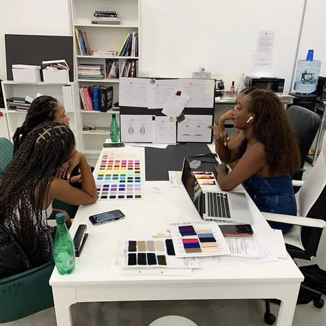 Fashion Merchandising Major, Black Creative Director Aesthetic, Black Women Interior Designers, Black Business Owner Aesthetic, Networking Aesthetic Black Women, Black Women Entrepreneur Aesthetic, Retail Aesthetic Job, Marketing Internship Aesthetic, Black Entrepreneur Aesthetic