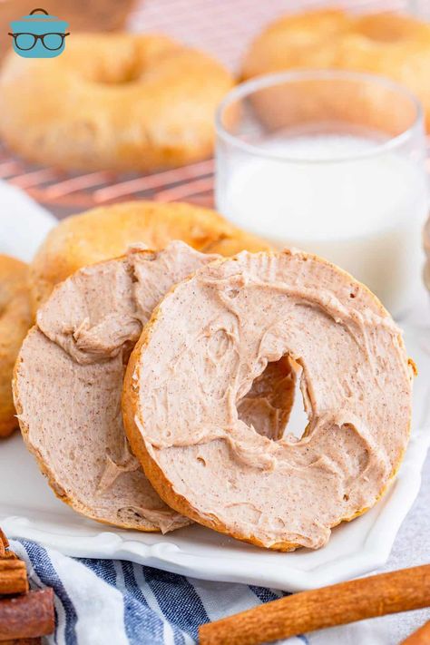 Homemade Cinnamon Swirl Bagels, Bagel Cream Cheese Cinnamon Air Fryer, Cinnamon Bagels Topping, Cinnamon Bagel, Cinnamon Bagels, Onion Bagel, Bagel Toppings, Cinnamon Honey Butter, Plain Bagel