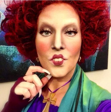 The resemblance between Valerie Vixen here and Hocus Pocus' Winifred Sanderson is uncanny. #refinery29 http://www.refinery29.com/2016/10/124960/cool-halloween-diy-makeup-ideas-photos#slide-31 31 Days Of Halloween Makeup, Hocus Pocus Makeup, Make Up Diy, Meme Costume, Sarah Sanderson, Winifred Sanderson, Fairy Halloween Costumes, Creepy Halloween Makeup, Cute Halloween Makeup