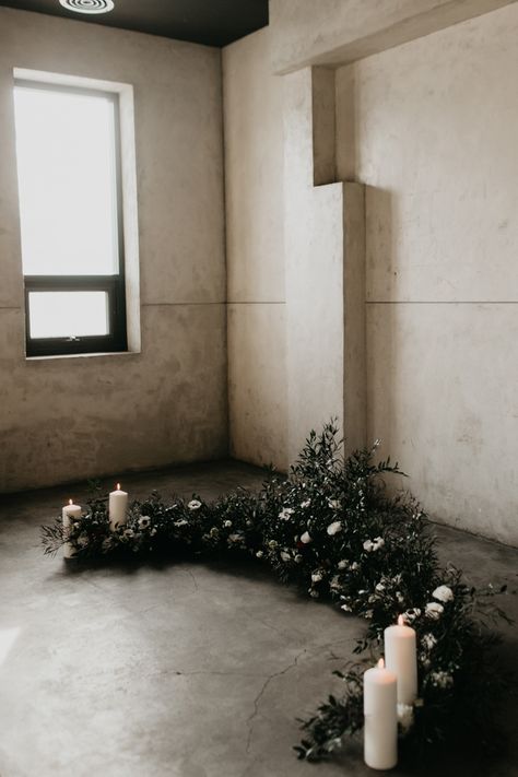 Wedding Altar Floor Flowers, Low Flowers Wedding Alter, Wedding Alter Floor Decor, Low Ceremony Backdrop, Wedding Altar Greenery, Altar Backdrop, Modern Wedding Alter, Candle Wedding Ceremony Altars, Simple Wedding Alter Ideas Indoor