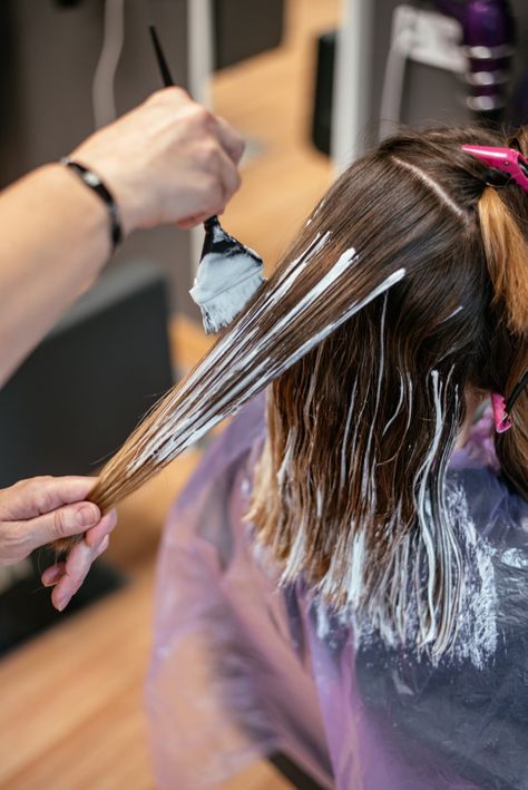 Hairdresser dyeing a woman's hair Premiu... | Premium Photo #Freepik #photo #brush #cosmetic #salon #hairdresser Hair Salon Photos, Hair Salon Photography, Beauty Hair Photography, Curly Braided Hairstyles, Photo Brush, Salon Hairdresser, Hair Salon Pictures, Hair Saloon, Dyed Curly Hair