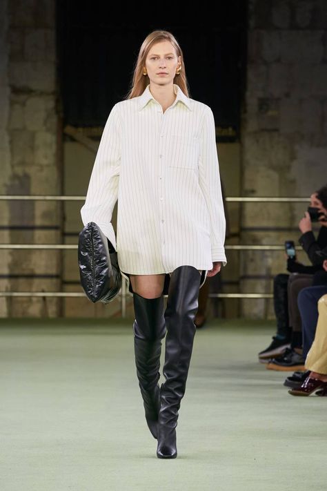 7 Fall/Winter Fashion Trends We're Seeing in Milan | Who What Wear Dad Fashion, Milano Fashion Week, Cooler Look, Winter Trends, Fall 2022, Looks Style, Thigh High Boots, Thigh High, Milan Fashion Week