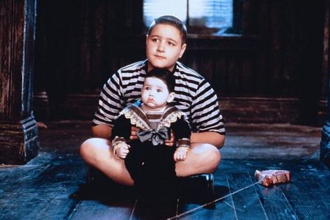 FOTOS. El bebé con bigote de "Los Locos Addams" creció y así está ahora | Publinews Pubert Addams, Pugsley Addams, Addams Family Movie, Addams Familie, Addams Family Values, Charles Addams, Gomez And Morticia, Addams Family Costumes, Gomez Addams