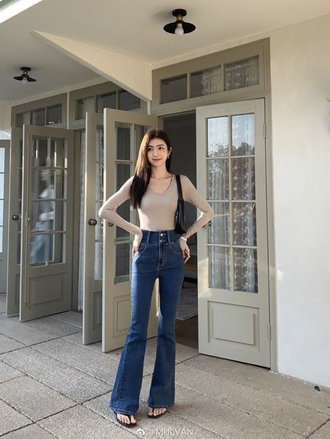 Cut Bray Outfits Jeans, Cutbray Jeans Outfit, Cutbray Style, Bootcut Jeans Outfit Casual, Mulvan Official, Tita Outfit, Jean Top Outfits, Cutbray Jeans, Bootcut Jeans Outfit