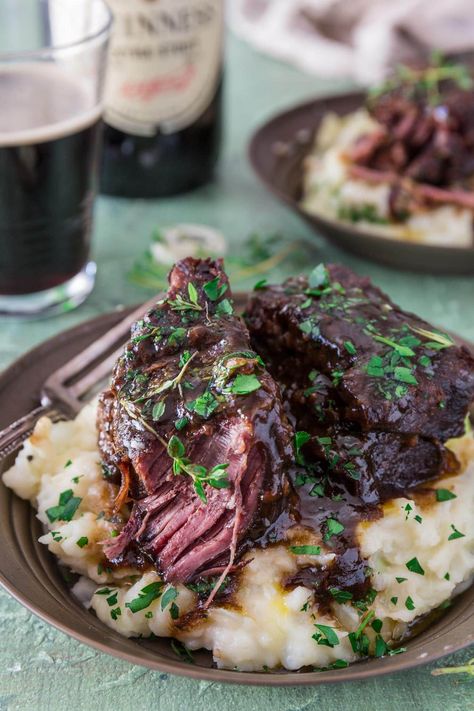 Beer Braised Short Ribs, Braised Short Ribs, Think Food, Short Ribs, Beef Dishes, Meat Recipes, Gravy, Fudge, Beef Recipes