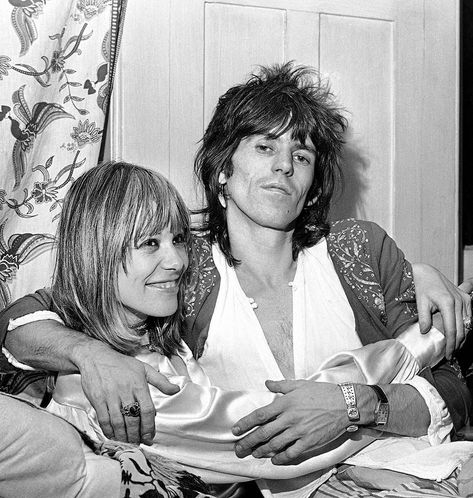 Keith Richards and Anita Pallenberg lounging at home in London, by Peter Kemp Keith Richards Anita Pallenberg, Rolling Stones Keith Richards, 20th Century Music, Patti Hansen, Anita Pallenberg, Community Gardens, 60s Music, Stone World, New Bedford