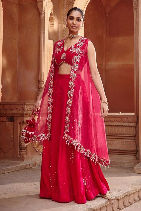 Peplum Sharara, Mehendi Outfit, Cape Set, Embroidered Cape, Haldi Outfits, Rani Pink, Wedding Lehenga Designs, Lehenga Designs Simple, Pink Thread