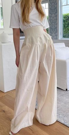 Fashion Pants 2023, The Row Trousers, Haute Couture Pants, Summer Pants 2024, Haute Couture Trousers, The Row 2022, Minimal Stil, 2024 Fashion Trends, Fashion Nova Outfits