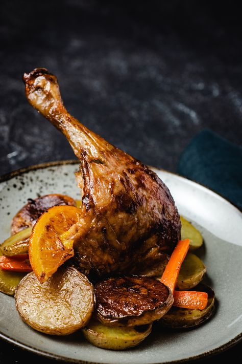 Duck Confit Recipe, Confit Duck Leg, Gastronomic Food, Roasted Duck Recipes, Mixture Recipe, Gourmet Food Plating, Culinary Cooking, Duck Confit, Duck Recipes