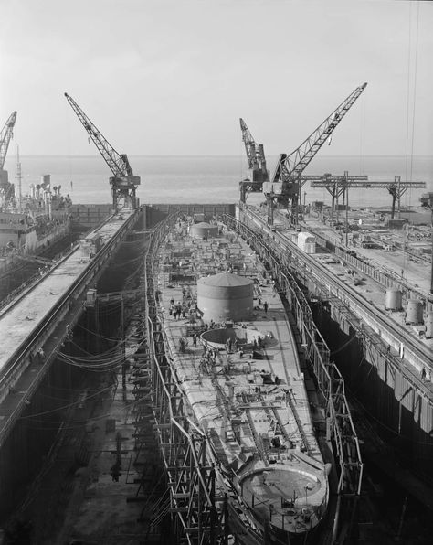 Des Moines class USS Newport News (CA-148) under construction on January 8, 1947. The cruiser was launched on March 6, 1948 and commissioned on January 29, 1949. Heavy Cruiser, January 29, Newport News, Des Moines, Us Navy, Newport, Under Construction, Navy